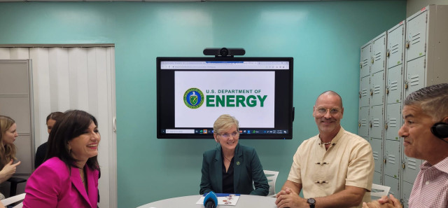 La Secretaria de Energía Granholm se reúne con IREC en Puerto Rico para discutir la resiliencia energética 